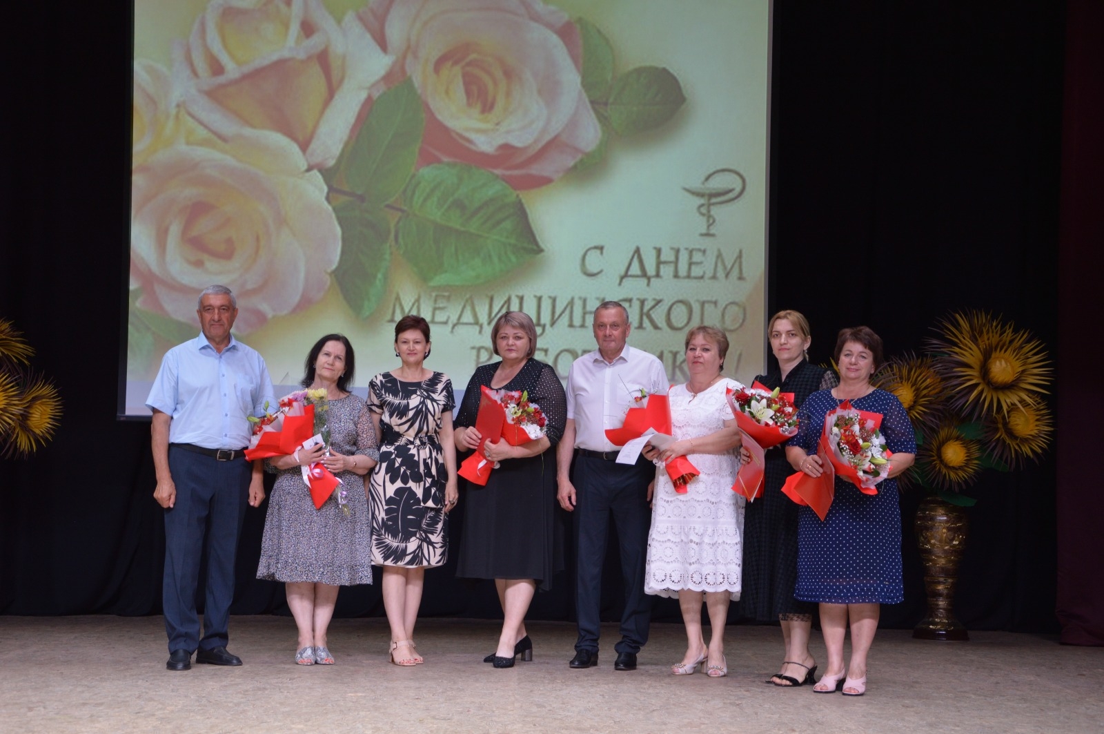 В Арзгирском округе прошел концерт-чествование «Врач нужен всегда, нужен везде!»